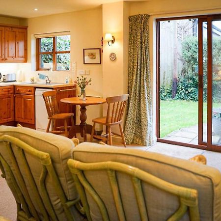 Honeysuckle Cottage North Mundham Extérieur photo