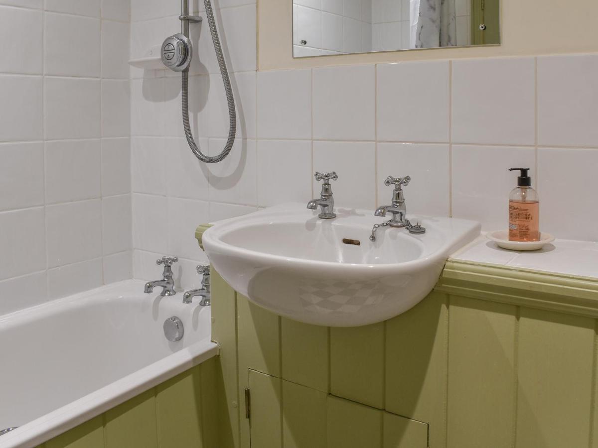 Honeysuckle Cottage North Mundham Extérieur photo